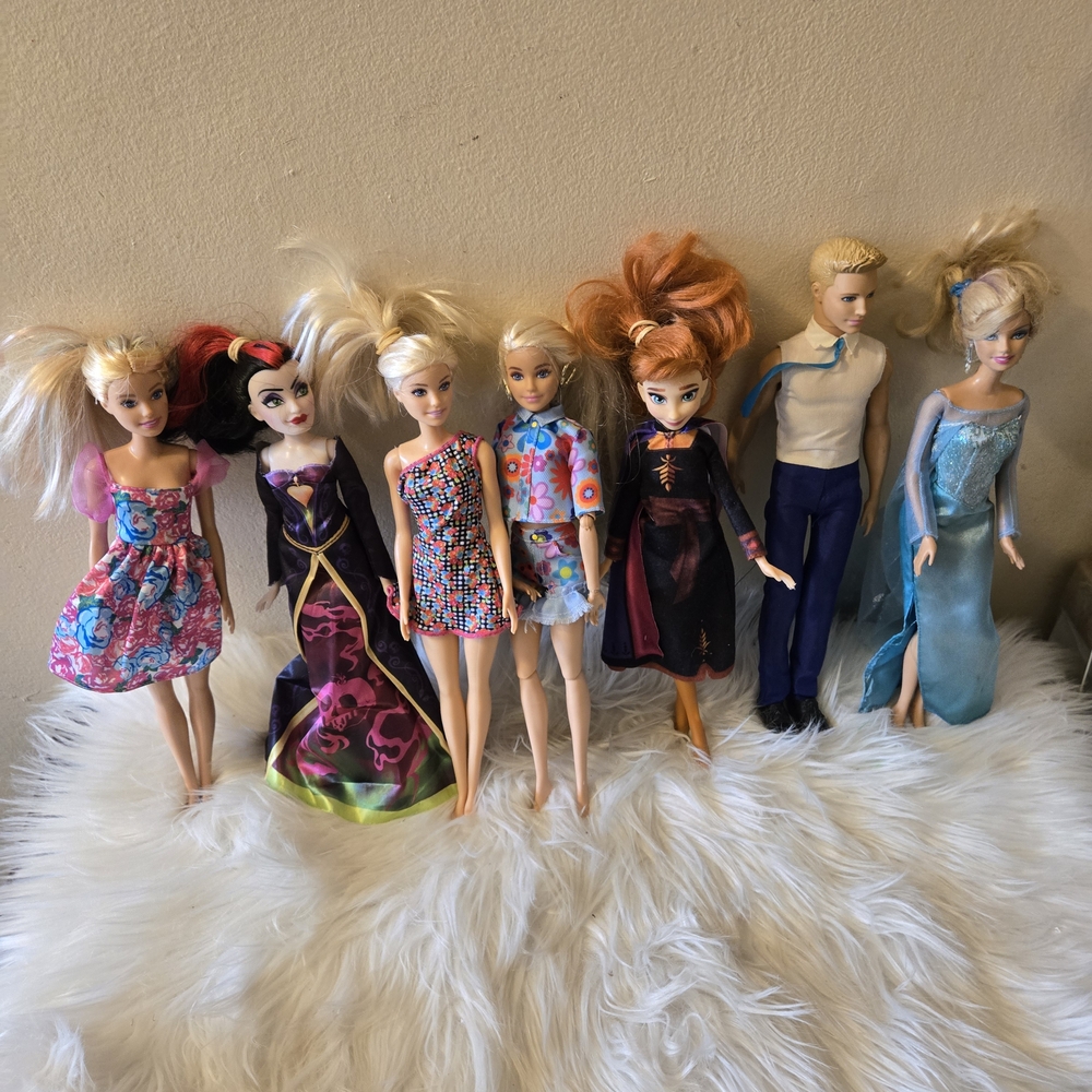Lot of 7 Dolls Colorful Fashion Doll Set